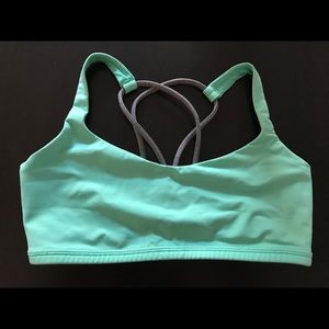Lululemon Free to be bra
